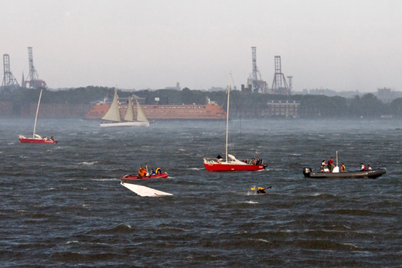 Capsize on the Hudson River >> Scuttlebutt Sailing News: Providing ...