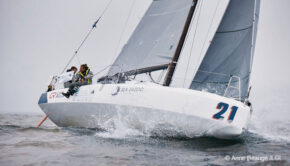 m32 catamaran top speed